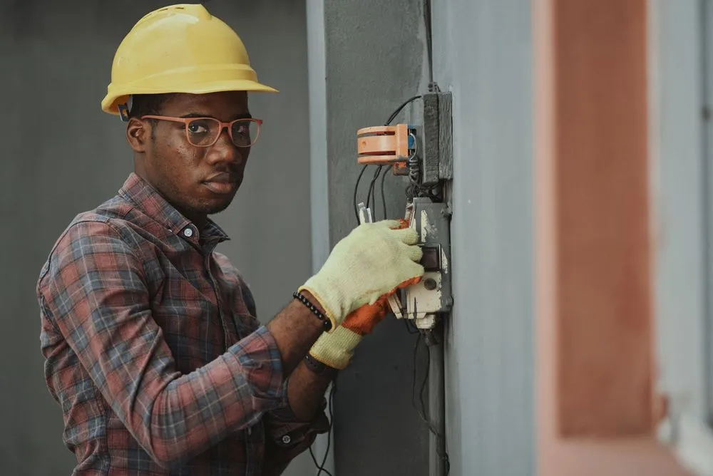 Tradesperson quoting a job on site